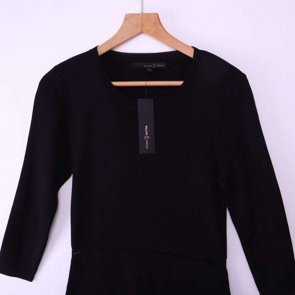 WILLOW&THREAD Black Flare Knit Dress